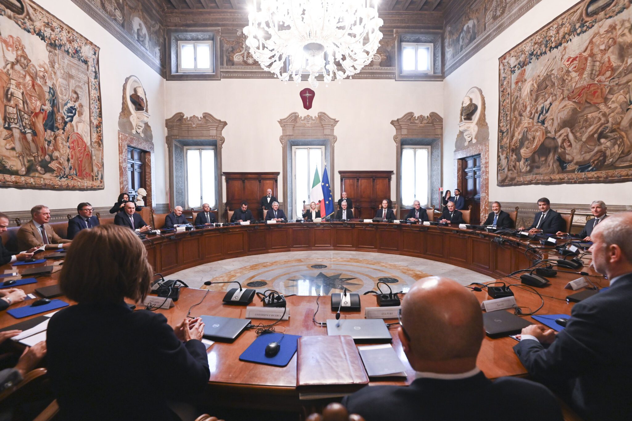 Immagine di copertina di: Manovra finanziaria 2023, riunione tecnica presso la Presidenza del Consiglio dei Ministri