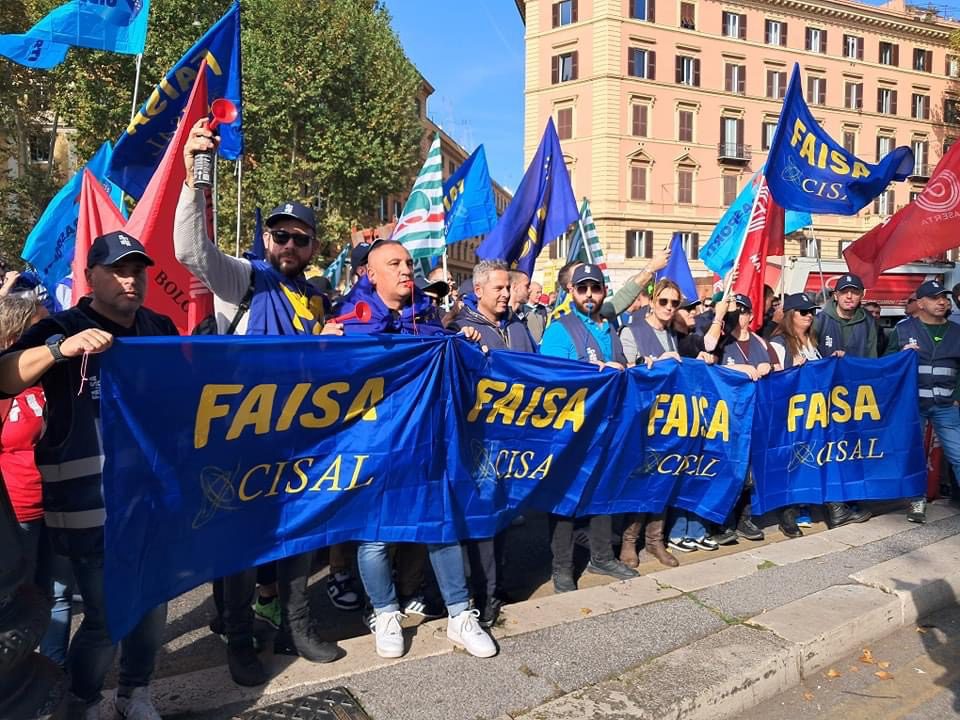 Immagine di copertina di: TPL, è il giorno dello sciopero nazionale: 24 ore di stop e manifestazione davanti il ministero dei Trasporti