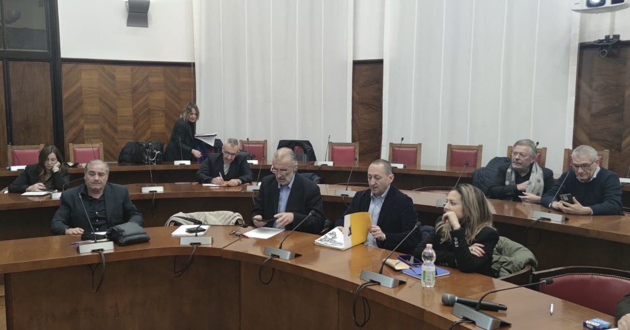 Immagine di copertina di: Chimica, trasformazione Eni Versalis Brindisi: tavolo tecnico al ministero delle Imprese